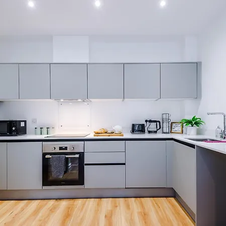 Modern -2 Min Walk From Station Апартаменти Лідс