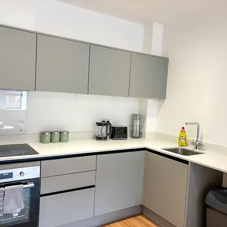 Apartment Modern Leeds -2 Min Walk From Station *