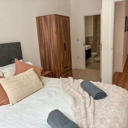 Apartment Modern Leeds -2 Min Walk From Station