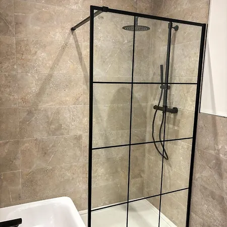 Modern Leeds -2 Min Walk From Station Apartment