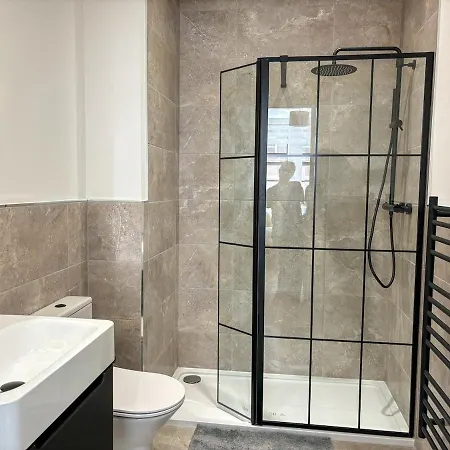 Modern Leeds -2 Min Walk From Station