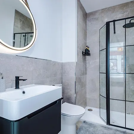 Modern -2 Min Walk From Station Lejlighed