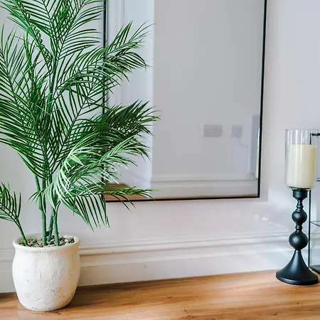 Modern -2 Min Walk From Station *