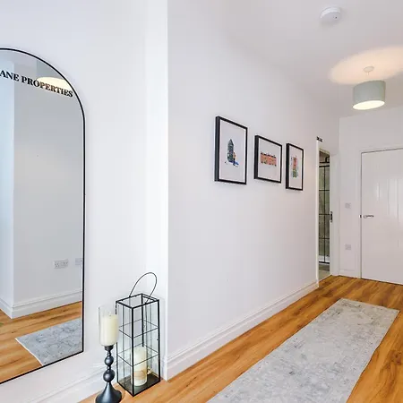 Lejlighed Modern -2 Min Walk From Station