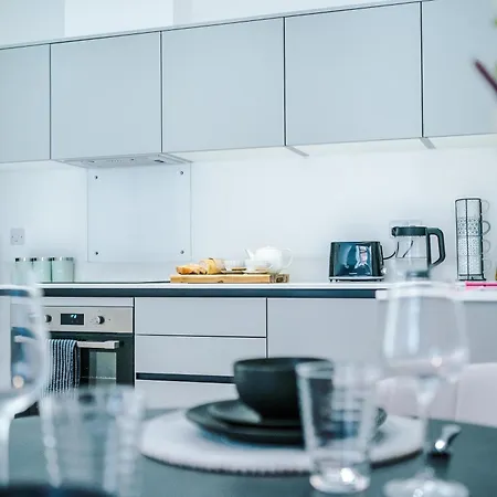 Lejlighed Modern -2 Min Walk From Station