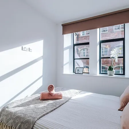 Modern -2 Min Walk From Station *