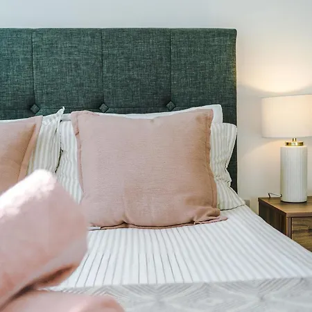 Lejlighed Modern -2 Min Walk From Station