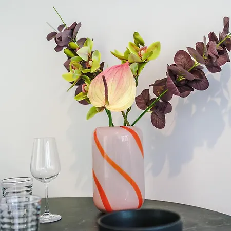 Modern -2 Min Walk From Station