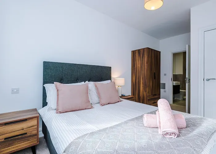 Modern -2 Min Walk From Station Leeds (West Yorkshire)