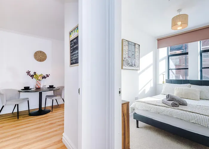 Modern -2 Min Walk From Station