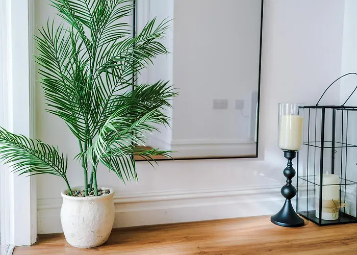 Modern -2 Min Walk From Station *