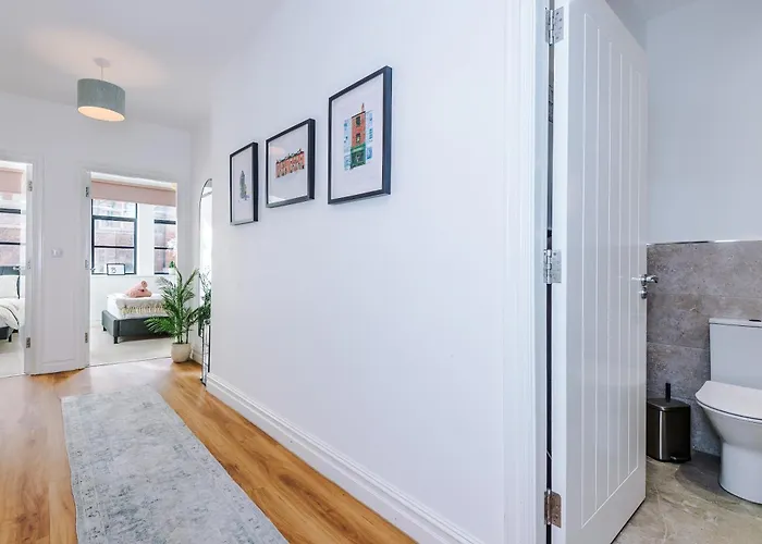 Modern -2 Min Walk From Station *