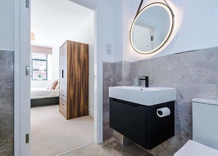 Modern -2 Min Walk From Station Leeds (West Yorkshire)