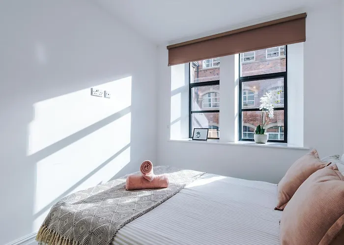 Modern -2 Min Walk From Station *