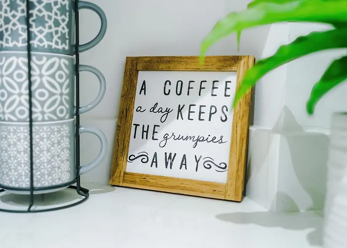 Modern -2 Min Walk From Station Apartment