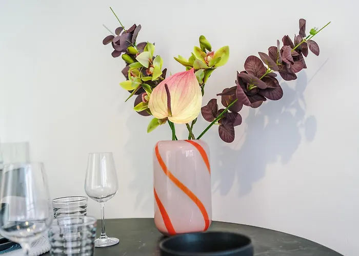 Modern -2 Min Walk From Station