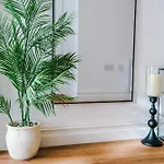 Modern -2 Min Walk From Station *