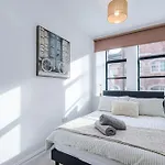 Modern -2 Min Walk From Station